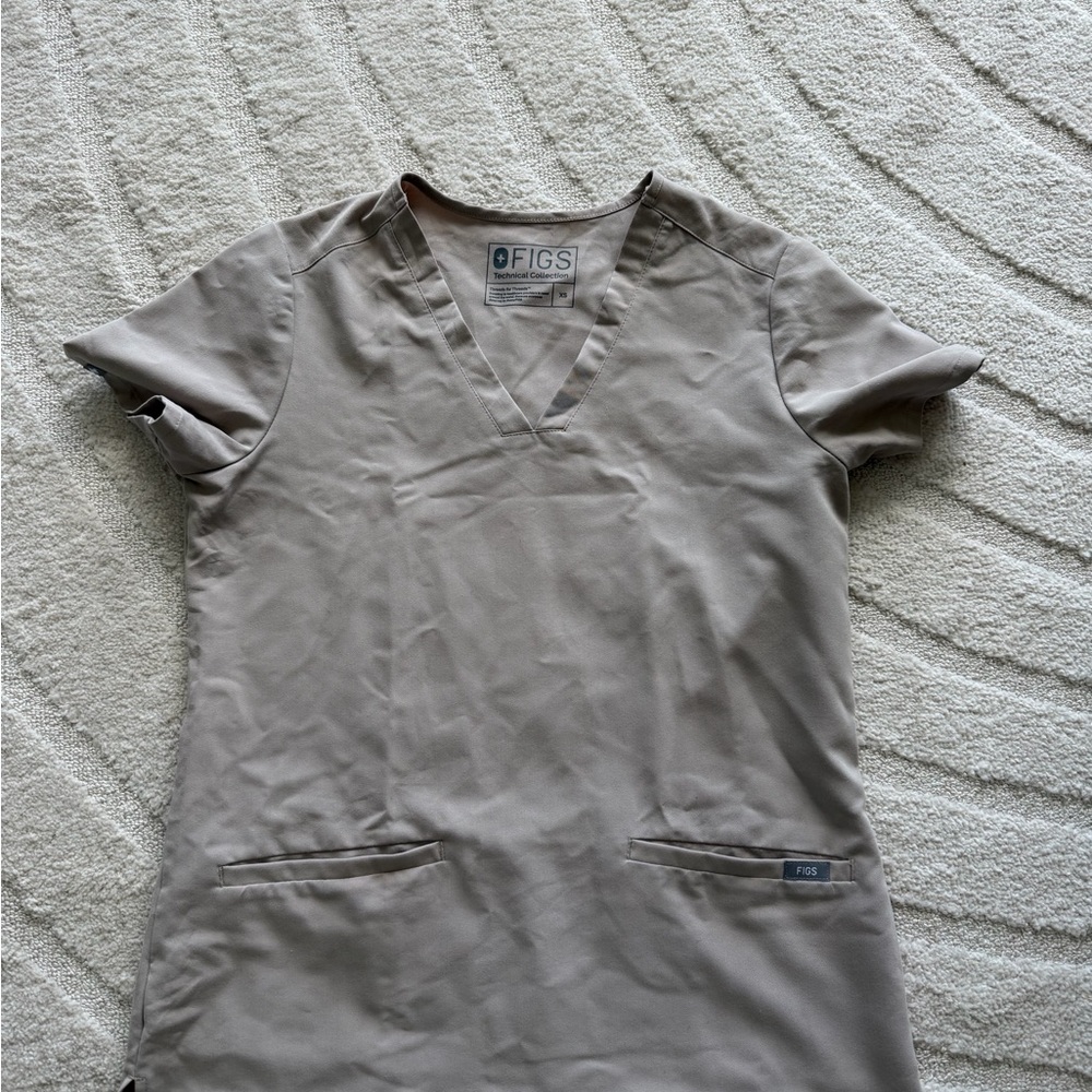 Figs Casma Boulder scrub top